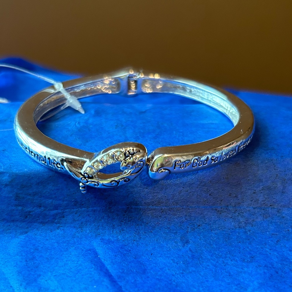 NWT INSPIRATIONAL SILVER BRACELET